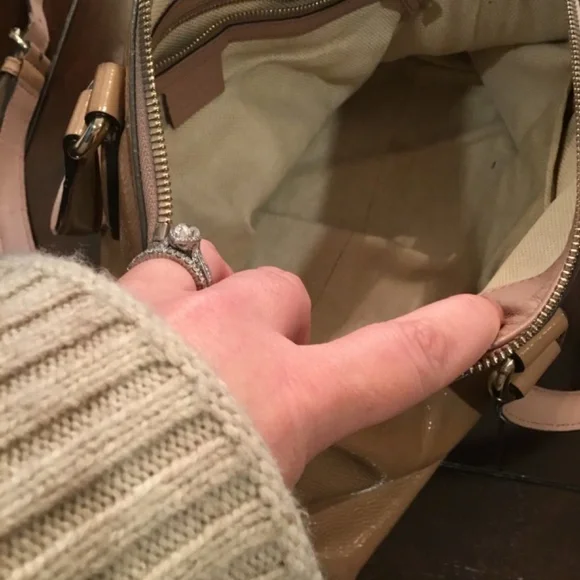 Authentic Gucci Soho Two Way - Picture 6 of 8